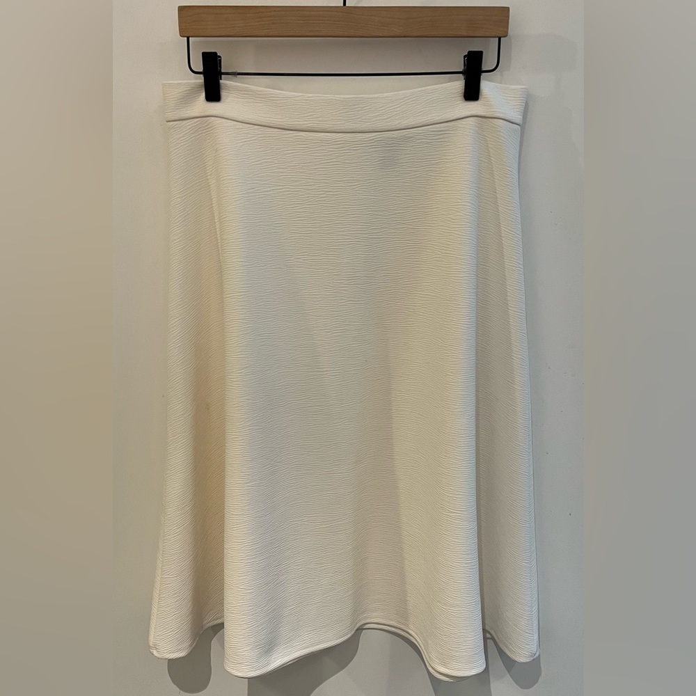 H&M circle skirt with hammered textured fabric. Breezy movement. Knee length (L)